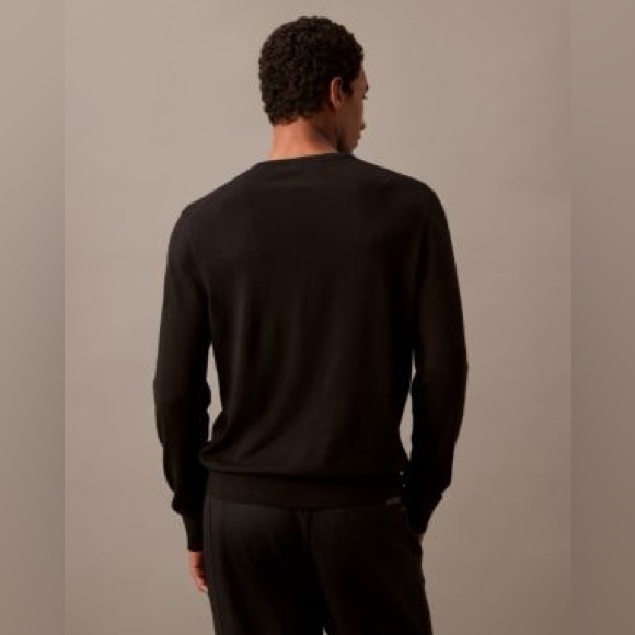 Calvin Klein Men’s Extra Fine 100% Merino Wool V-Neck Sweater Charcoal Grey Med. - Picture 2 of 6